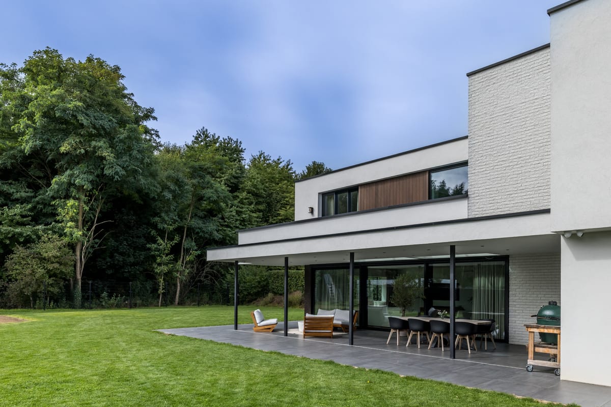 Rear elevation with the woods alongside
