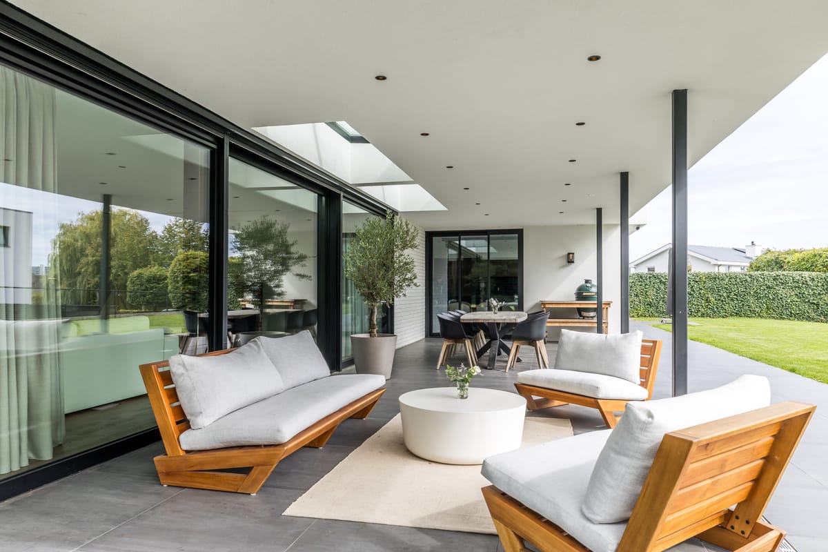 Terrace along its length, with sliding glazing