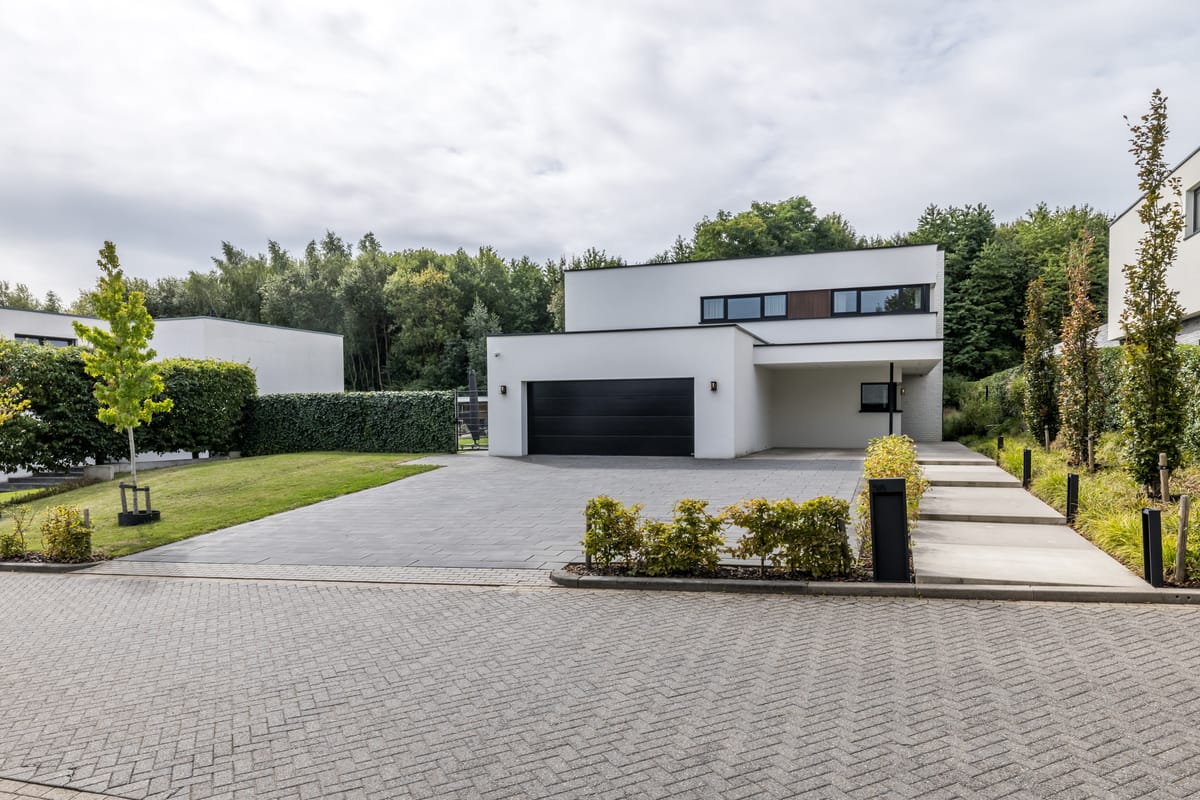 Driveway with garage and carport
